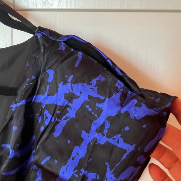 NWT Le Chateau Black and Blue Splatter Mini Dress - Picture 3 of 7